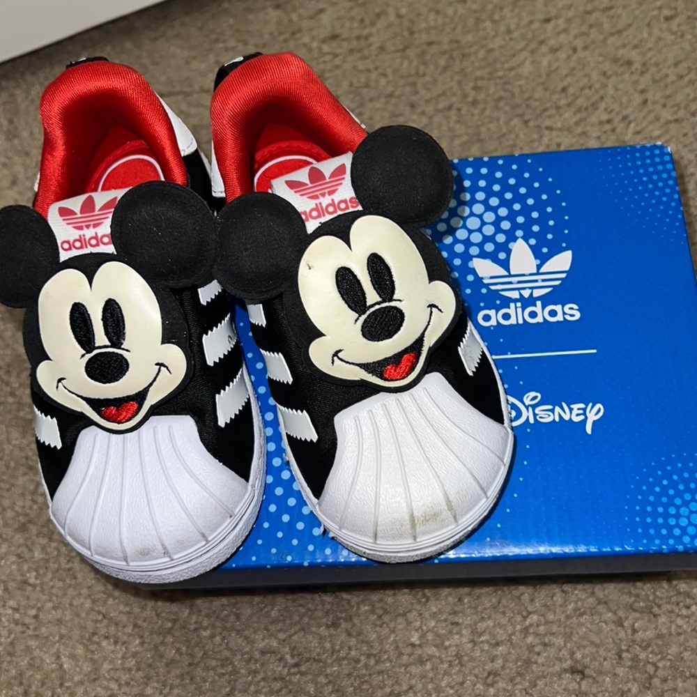 Minnie Mouse adidas